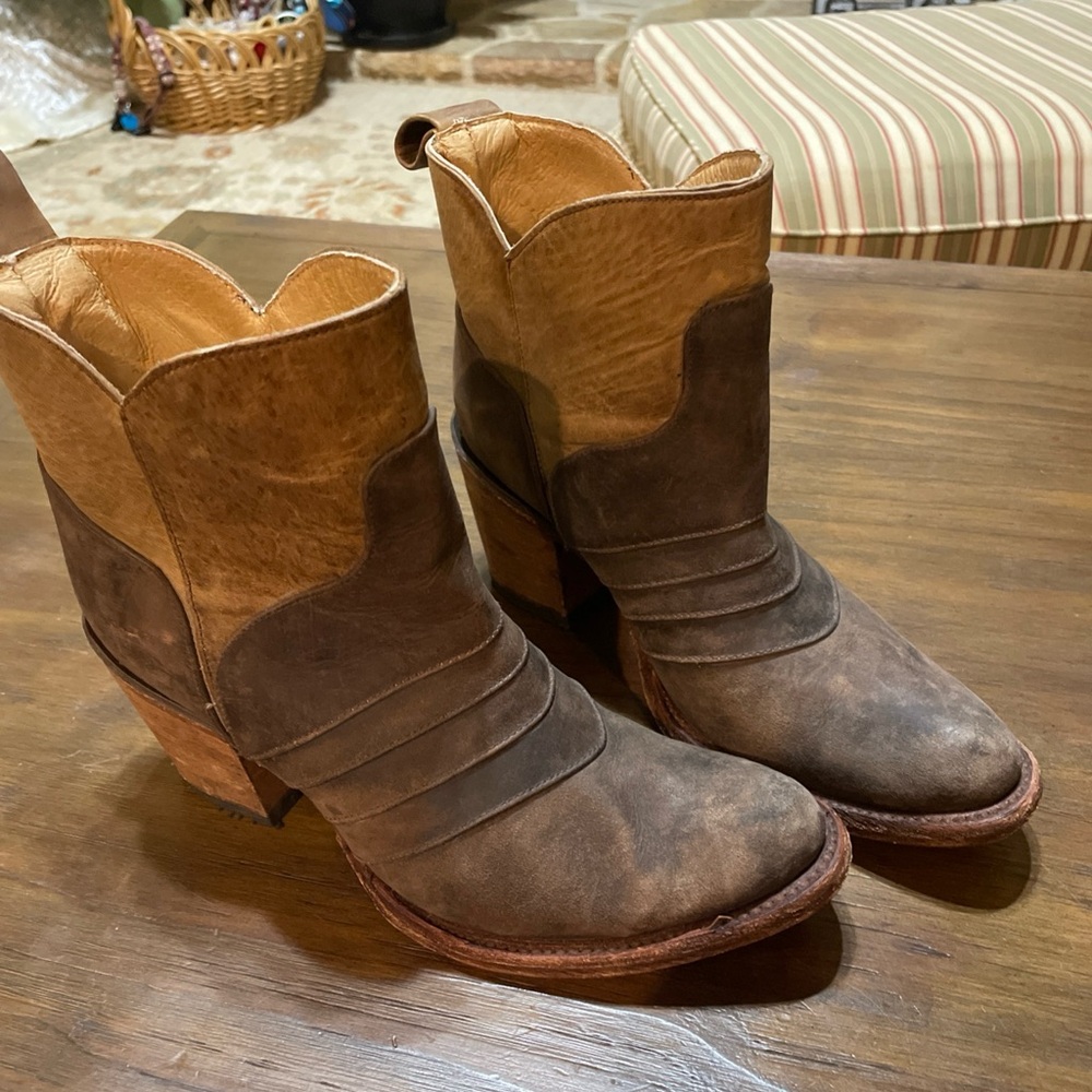 Corral Women's Boots Circle G by Corral Distressed Chocolate Ankle Boots 7.5